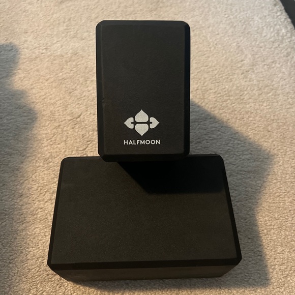 Half Moon Yoga Blocks 4” (Set) - Picture 2 of 4